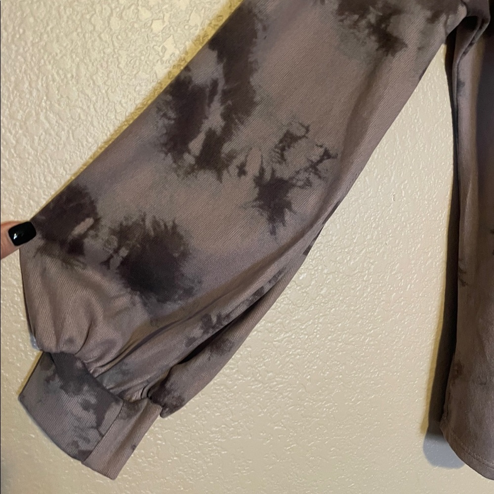 VIAMOR LONG SLEEVE TOP - Picture 2 of 4